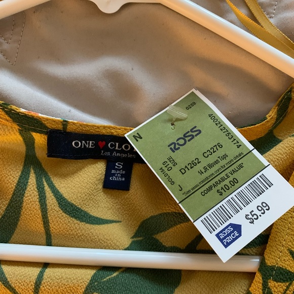 Floral blouse NWT - Picture 2 of 2